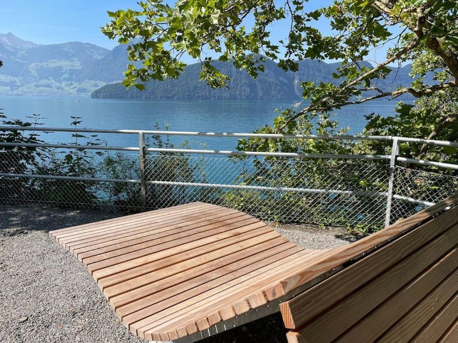 Villa Bootsmann Mit Spektakulaerer Seesicht Nahe Badestrand Vitznau Exterior photo